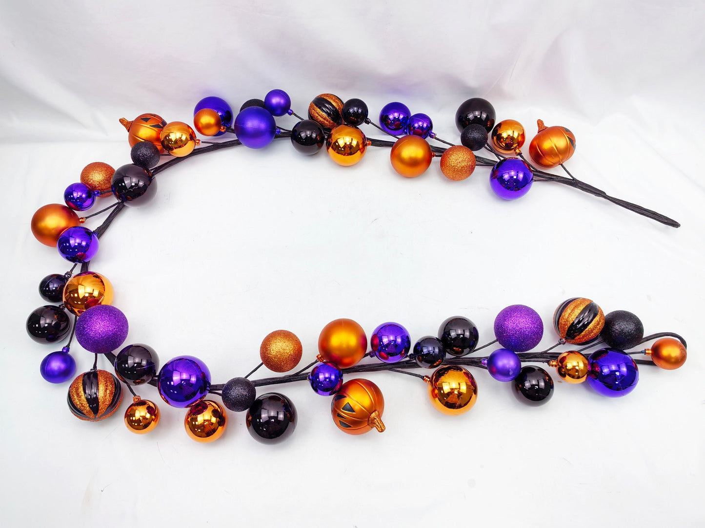 JY24-242 Halloween Pumpkin & Bauble Garland