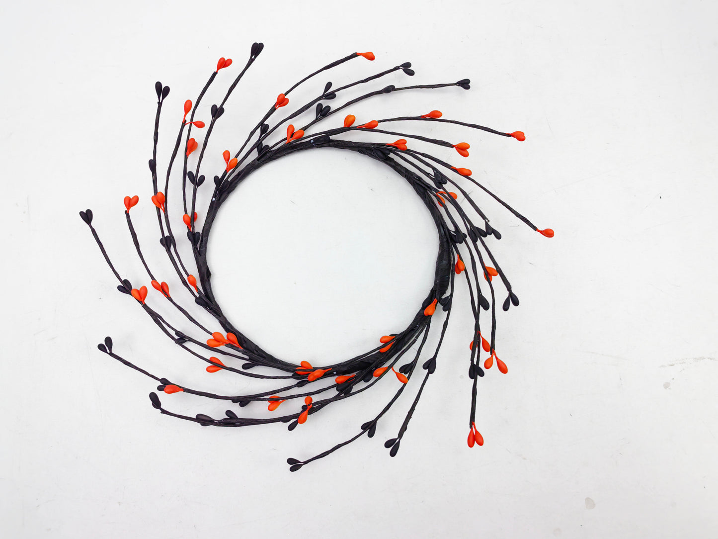 JY24-243 Black & Orange Heart Berry Candle Ring/Wreath