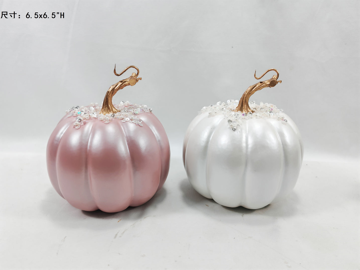 JY25-10 Pearlescent Pumpkin Figurines with Glitter Collar
