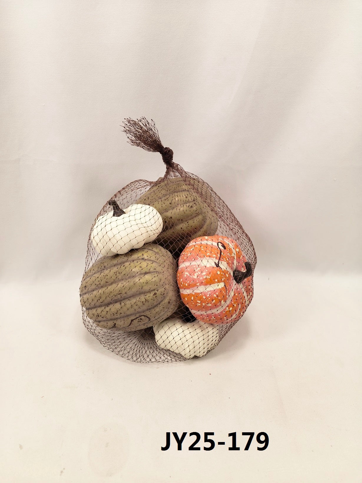 JY24-236 Natural Harvest Mesh Bag (Leaves, Acorns & Mini Pumpkins)