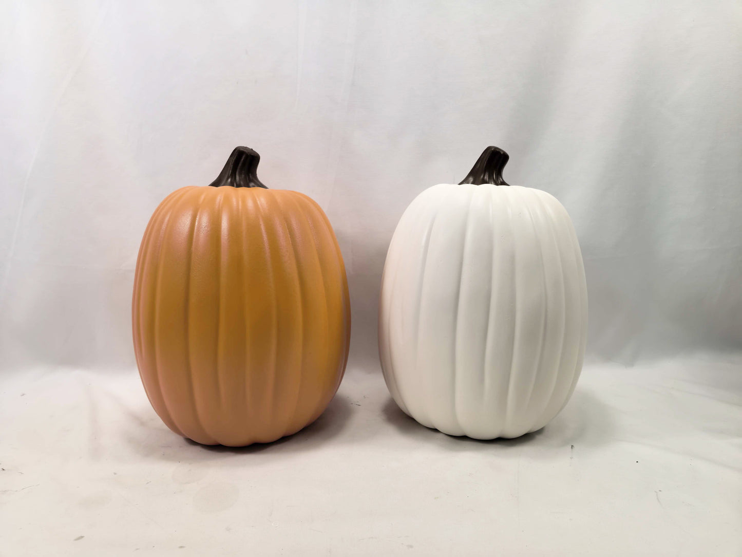 JY24-223 Classic Solid Color Pumpkins (Orange & White Varieties)
