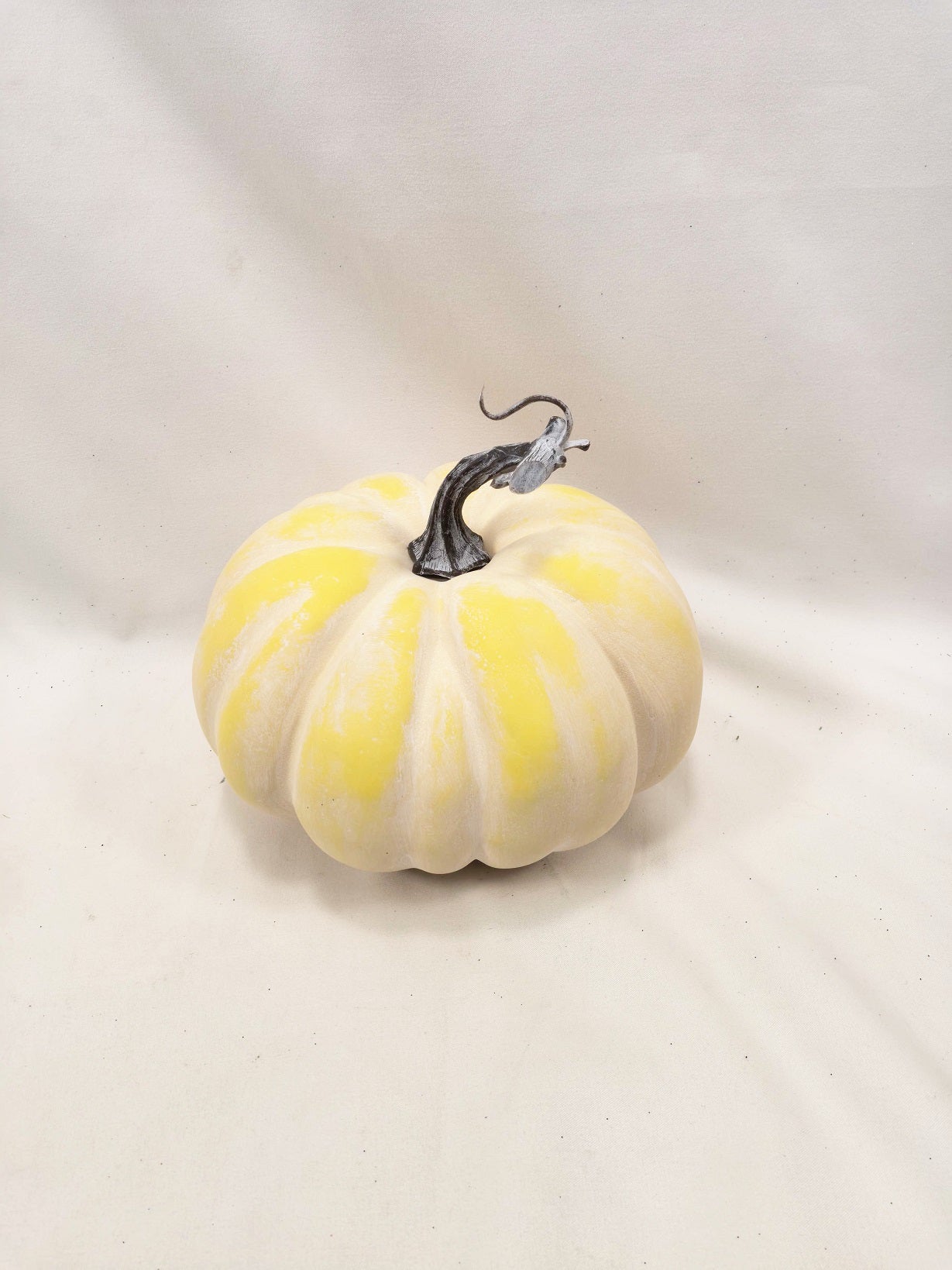 JY25-257 Vintage Whitewashed Pumpkin with Curled Stem