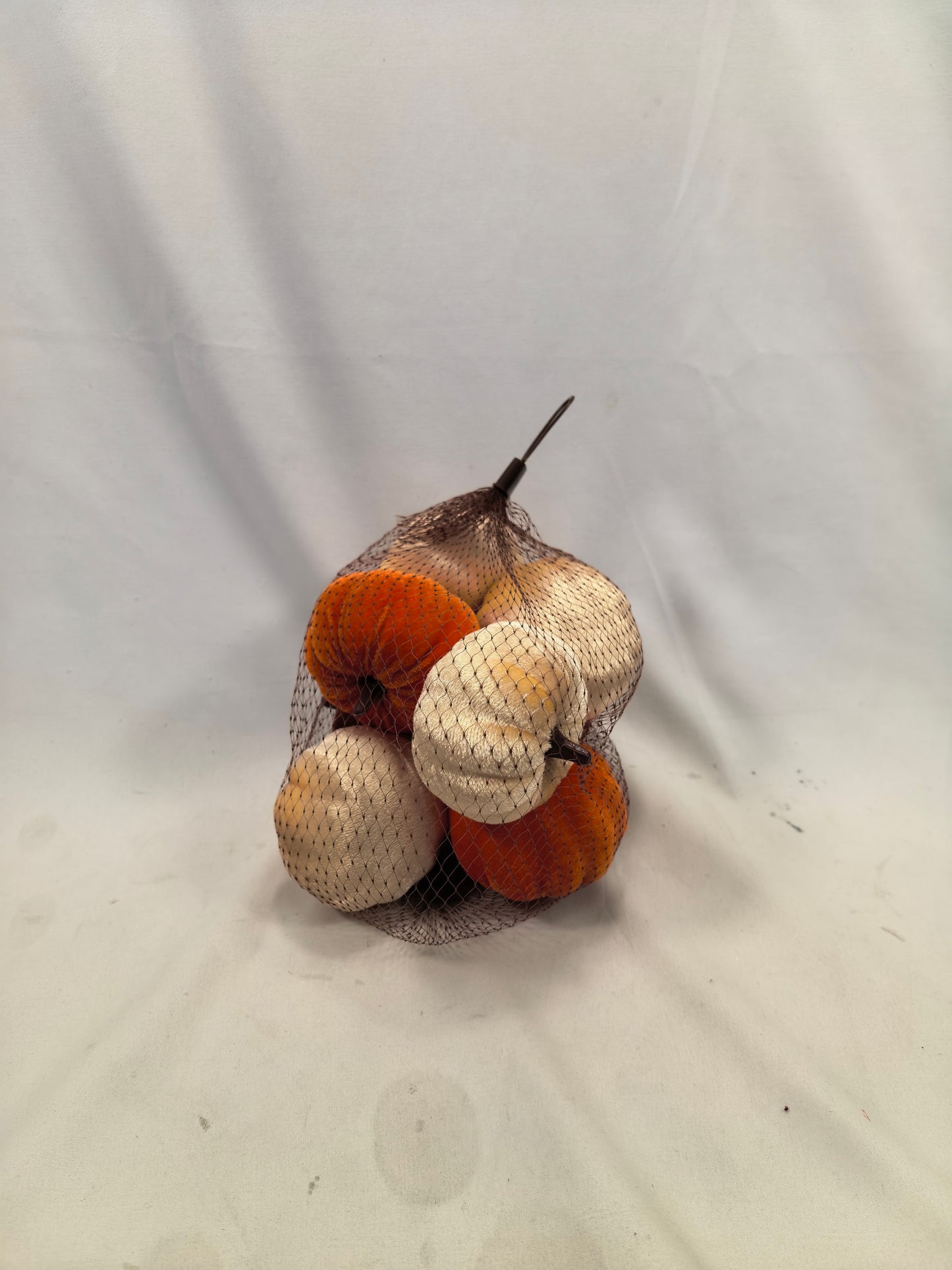JY24-236 Natural Harvest Mesh Bag (Leaves, Acorns & Mini Pumpkins)