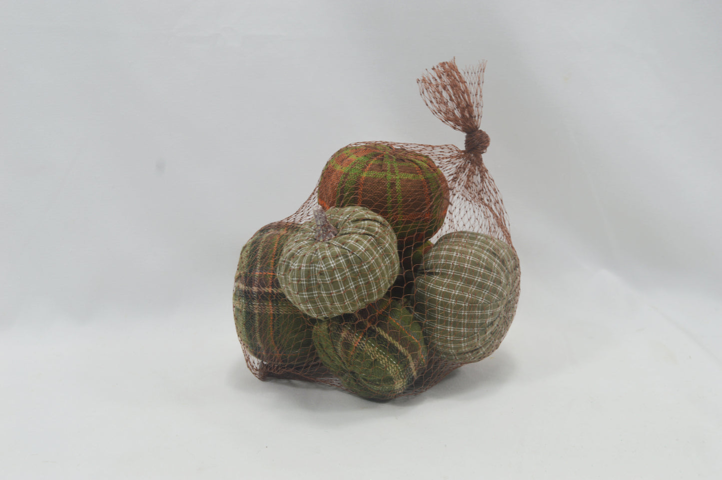 JY24-236 Natural Harvest Mesh Bag (Leaves, Acorns & Mini Pumpkins)