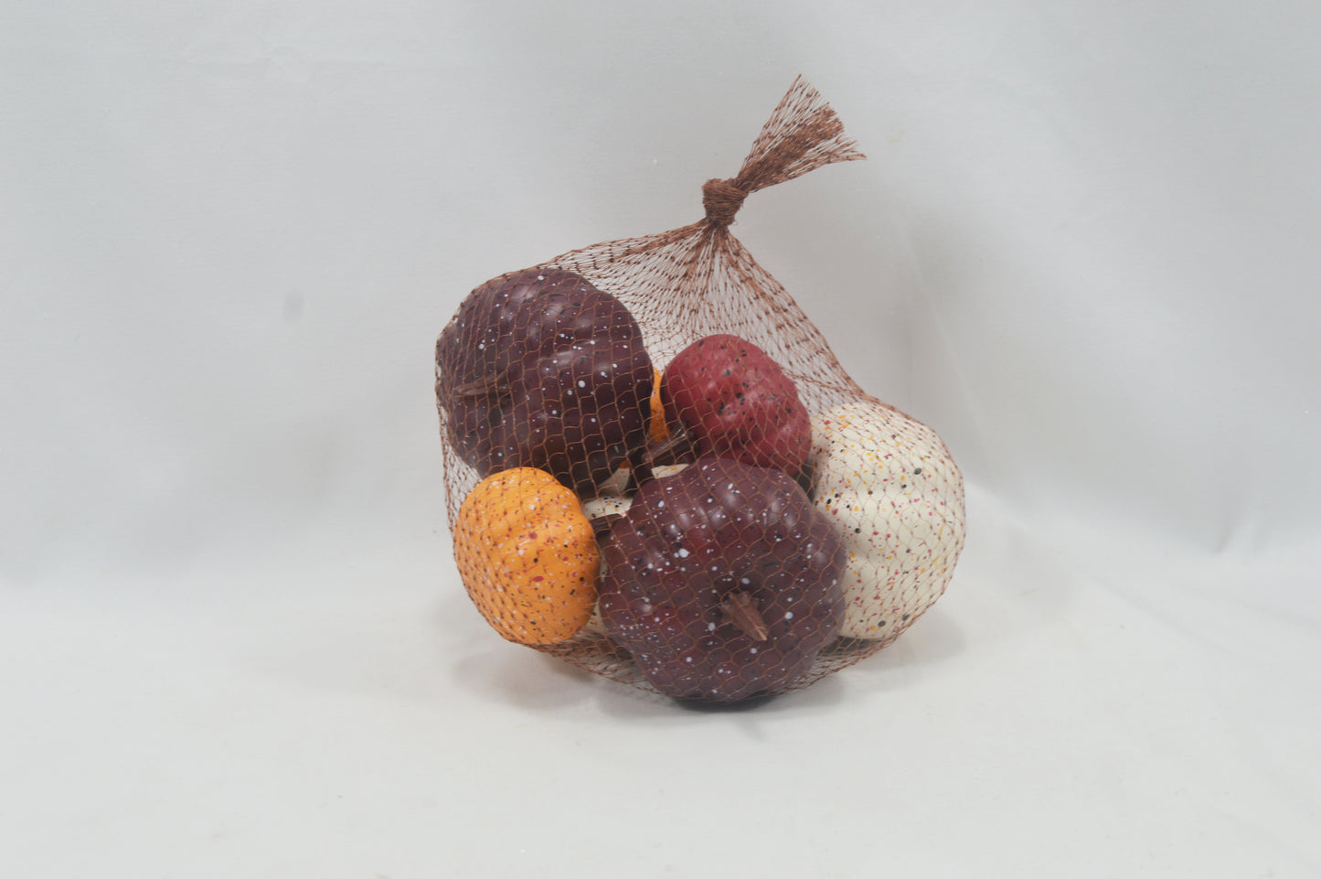 JY24-236 Natural Harvest Mesh Bag (Leaves, Acorns & Mini Pumpkins)