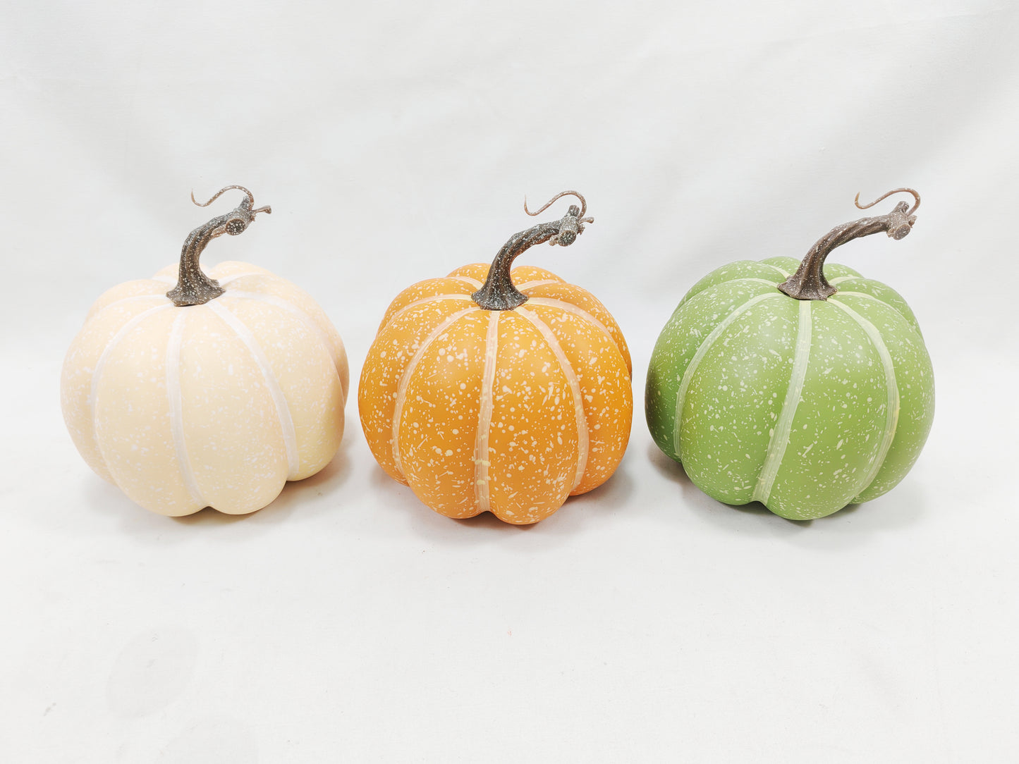 JY26-YX005 Vintage Flat-Ribbed Artificial Pumpkin